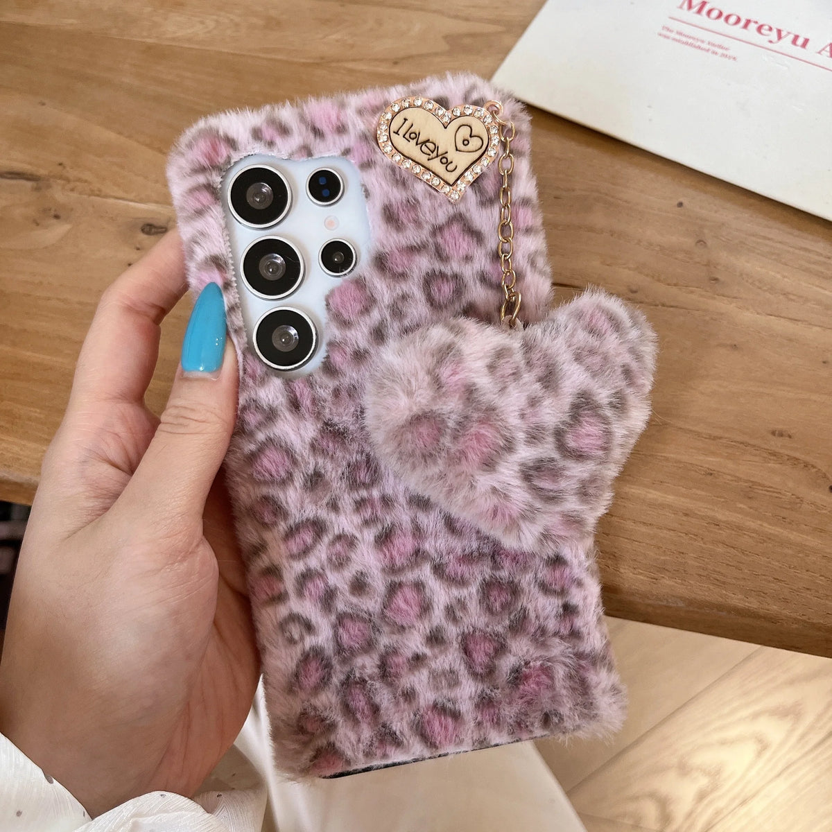 Furry Leopard Heart Pendant Phone Case for Samsung S22 S23FE S24plus S25 S26 Ultra Plush Design Mobile Phone Cover Accessories