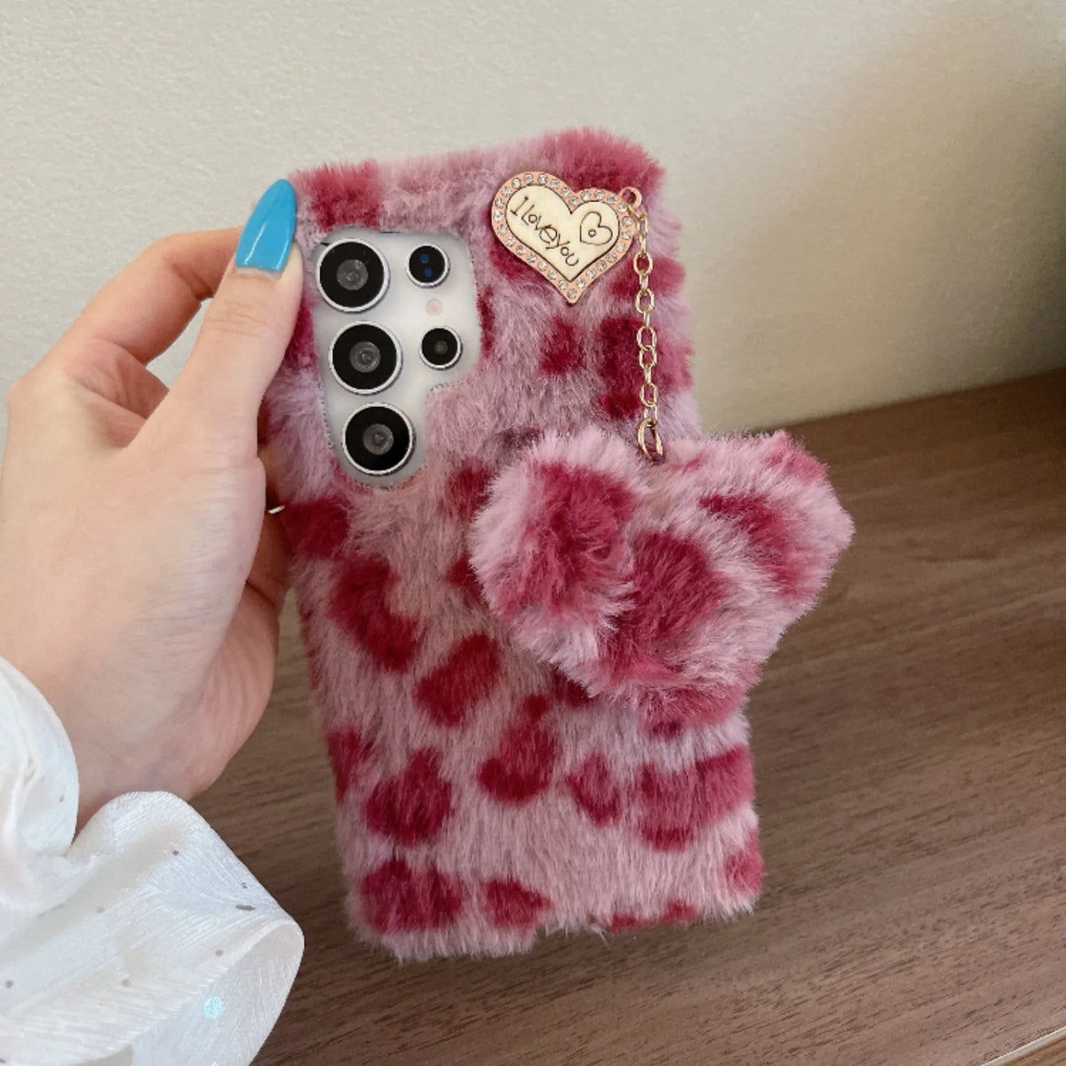 Furry Leopard Heart Pendant Phone Case for Samsung S22 S23FE S24plus S25 S26 Ultra Plush Design Mobile Phone Cover Accessories