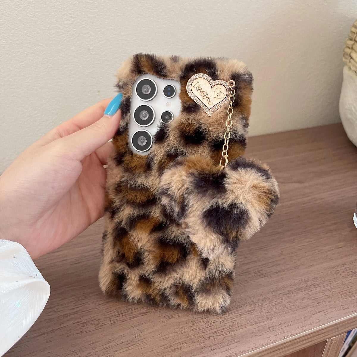 Furry Leopard Heart Pendant Phone Case for Samsung S22 S23FE S24plus S25 S26 Ultra Plush Design Mobile Phone Cover Accessories